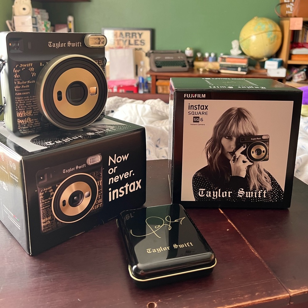 🆕❕❕ TAYLOR SWIFT FUJIFILM INSTAX SQUARE SQ6 INSTANT CAMERA